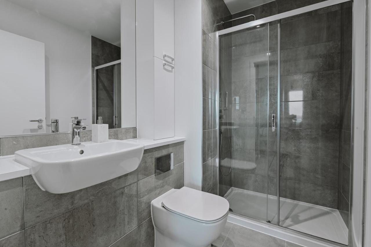 Khayat Homes - The Owelor - Two Bed London Exterior photo